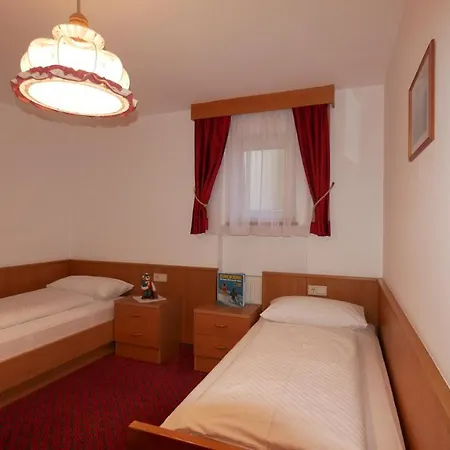 Appartmenthotel Elvis Hotel 2*